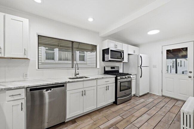 Building Photo - 1130 3rd St