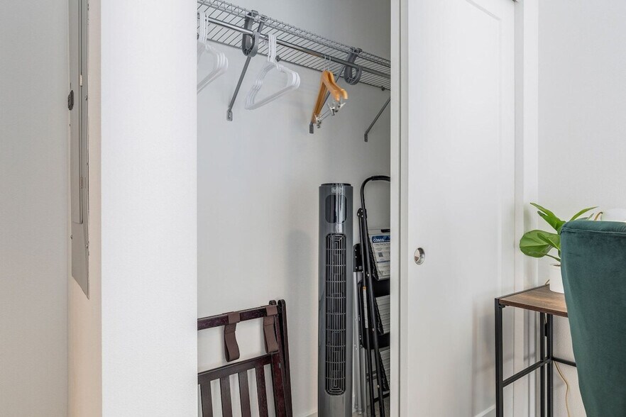 Building Photo - 1112 13th Ave