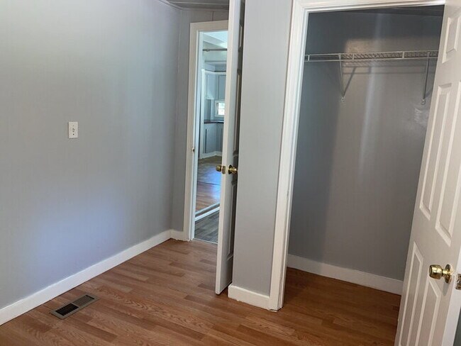 Building Photo - "Charming Greenville Retreat: Cozy 3-Bed, 2-Bath Home at 18 Whitehorse Rd Ext.!"