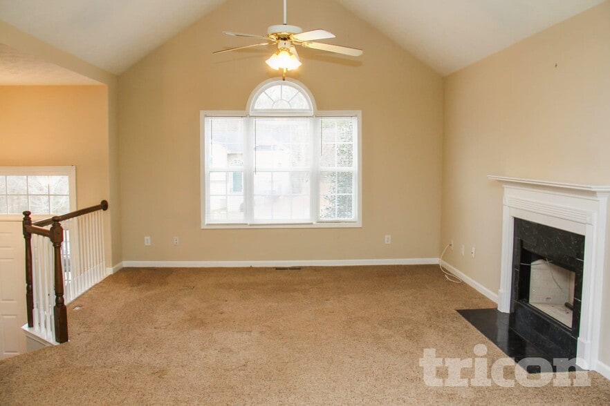Building Photo - 1800 Cedar Hill