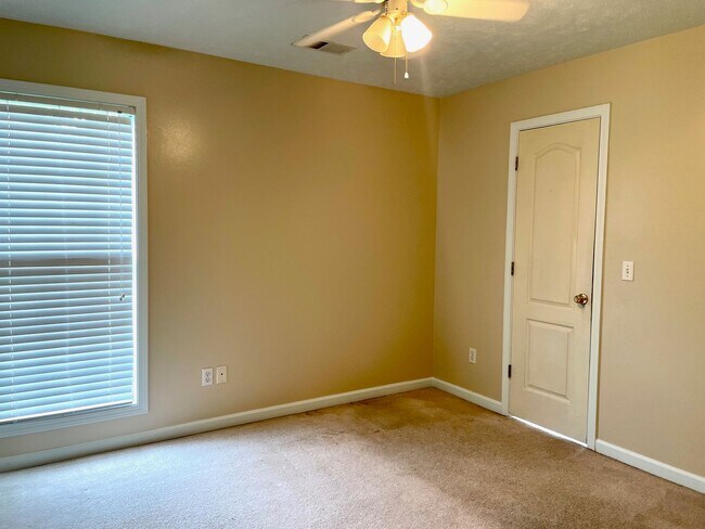 Building Photo - 154 Bent Oaks Dr