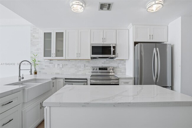 Building Photo - 6580 Indian Creek Dr