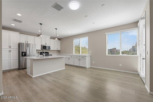 Building Photo - 1250 Abbey Ln