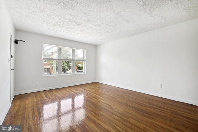 Building Photo - 1471 Bangor St SE