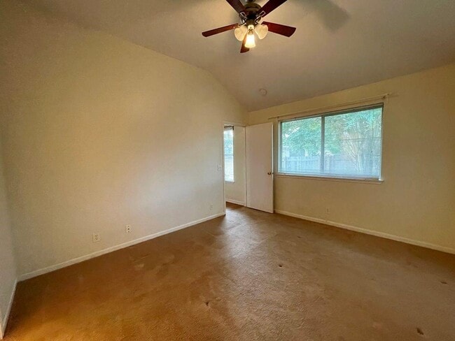 Building Photo - 205 Juniper Dr