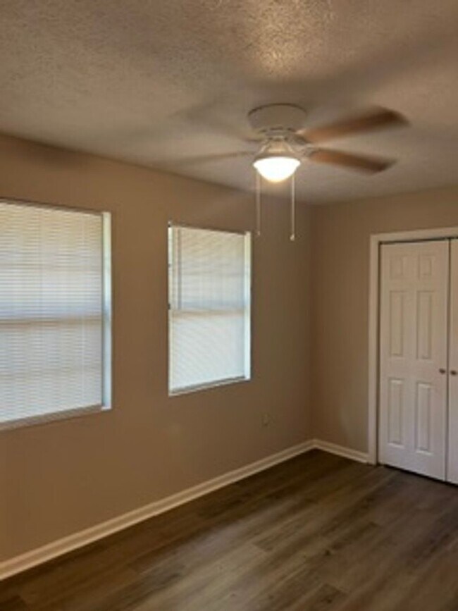 Building Photo - 216 Maryland Dr