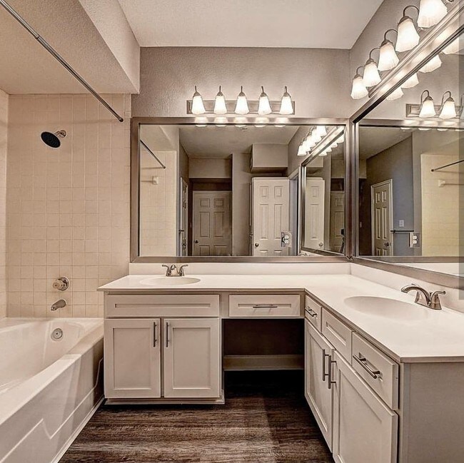 The Carlton Houston, TX Apartment Finder