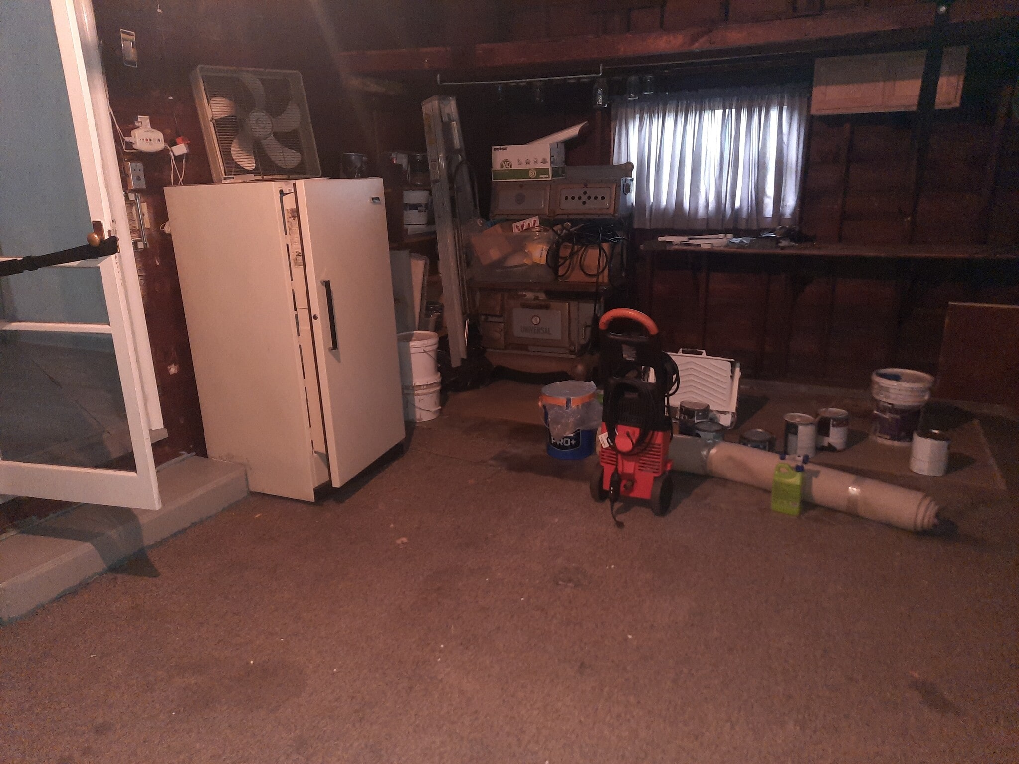 Parking garage - 3505 NE Ainsworth St