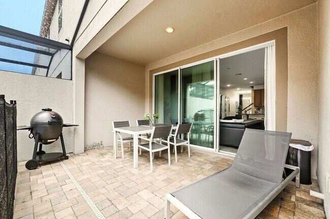 Building Photo - 1552 Carey Palm Cir