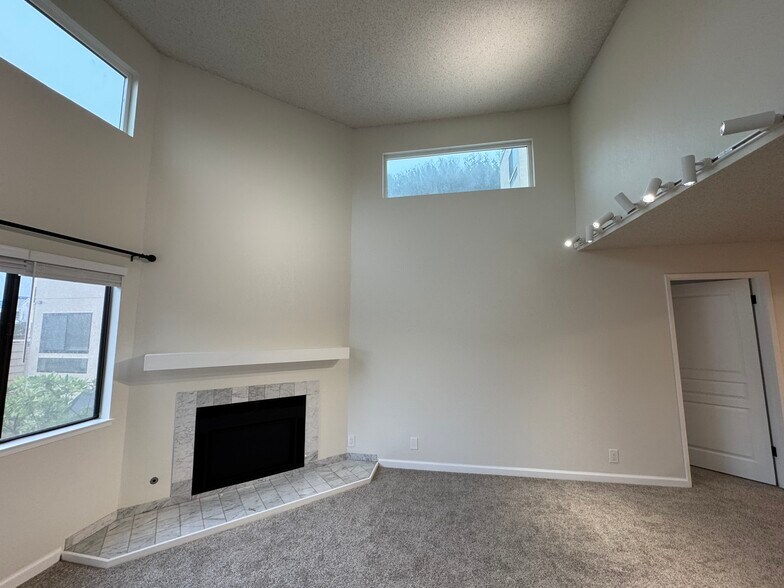 Building Photo - 545 Pierce St