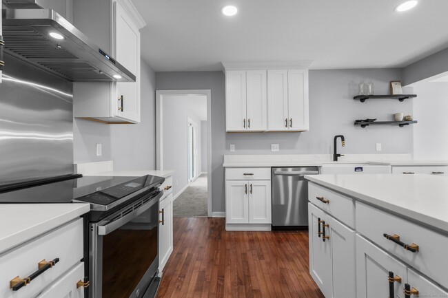 Building Photo - 40 Harkness Dr