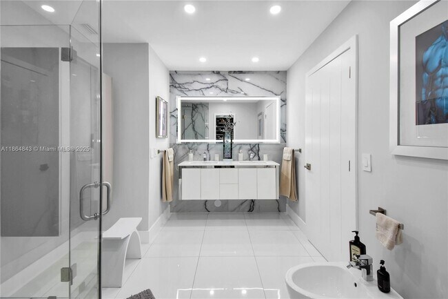Building Photo - 14441 S Biscayne River Dr