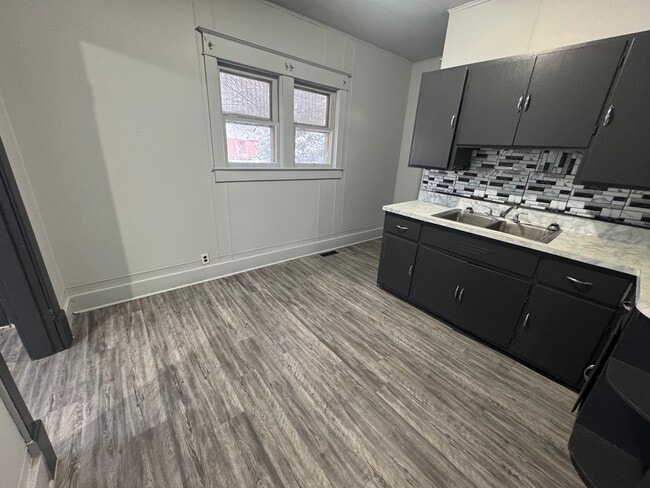 Building Photo - 32 S Virginia Ave