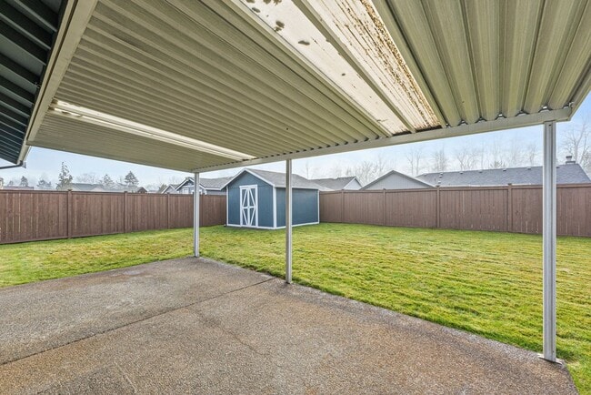 Building Photo - Beautiful 3-Bedroom, 2-Bath Home on a Corner Lot in Spanaway