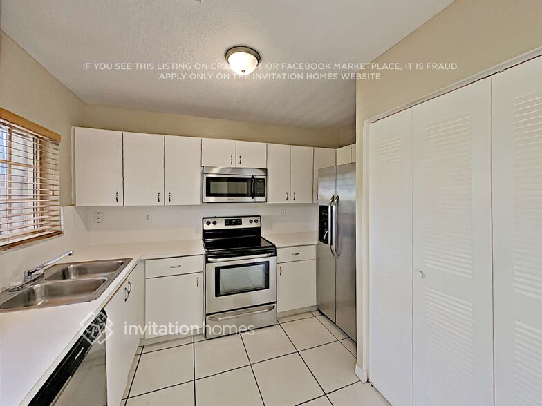 Building Photo - 3849 SW 153rd Ct