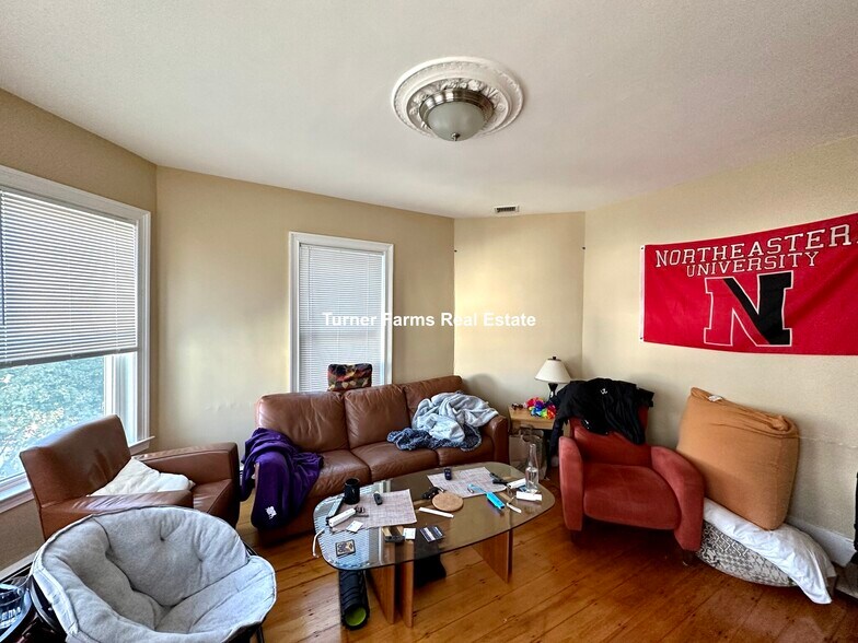 Building Photo - 44 Hillside St