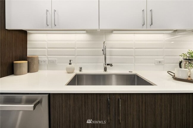 Building Photo - 2Bd/1.75Ba Seattle Townhouse