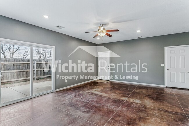 Building Photo - 645 N Grandstone St