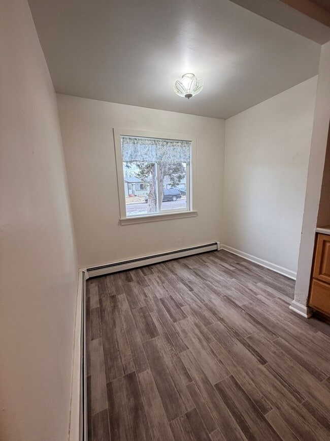 Building Photo - RENTAL 3 Bed Home w/ Garage Workshop & Fenced Yard