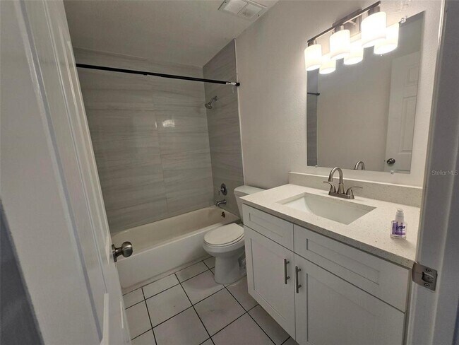 Building Photo - 9009 Tudor Dr