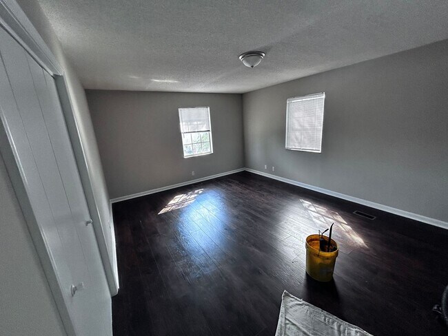 Building Photo - Large two-story colonial style home, Antioch