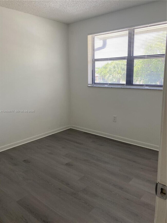 Building Photo - 9879 Nob Hill Ct