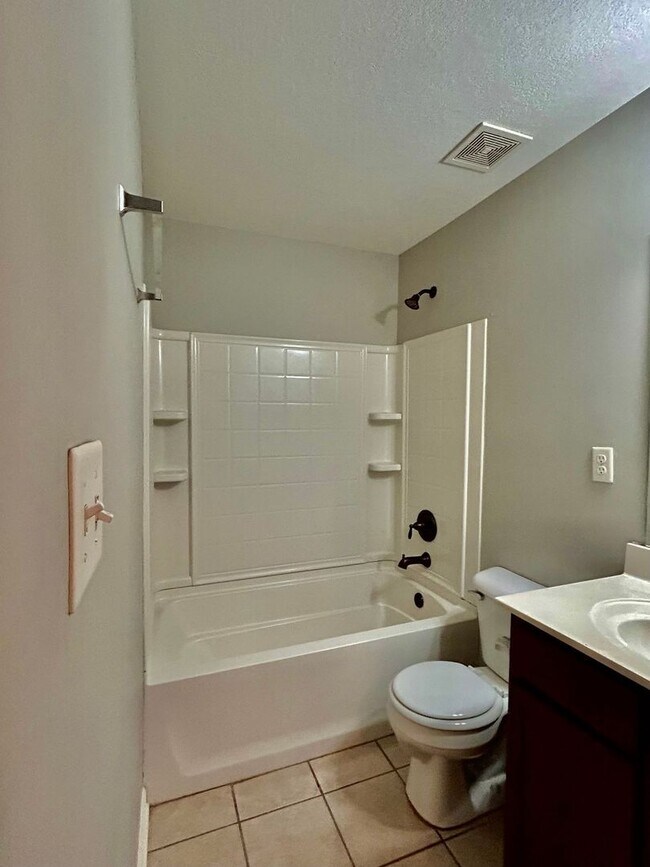 Building Photo - Charming newly renovated Home in Cordova, TN