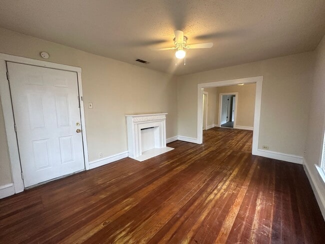 Building Photo - 2112 McKenzie Ave