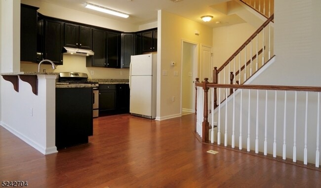 Building Photo - 604 Lopez Ln