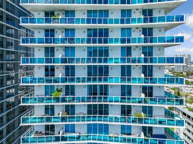 Building Photo - 700 NE 25th St