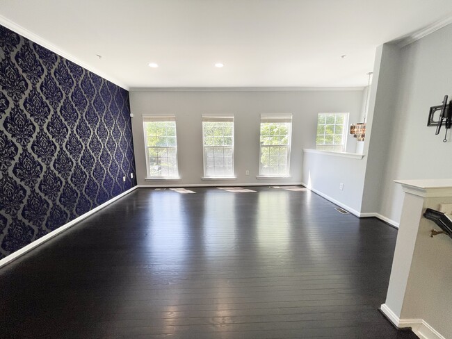 Building Photo - 10700 Heather Glen Way