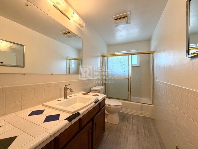 Building Photo - 511 E Panama Dr
