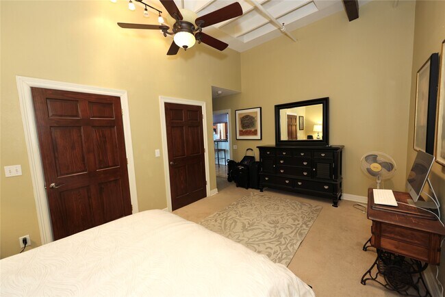 Building Photo - 1927 Harborside Dr