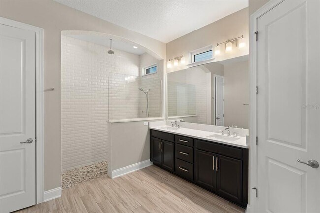 Building Photo - 13833 Behring Ave