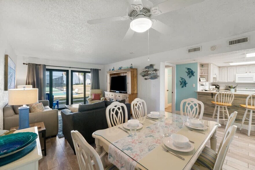 Building Photo - 8727 Thomas Dr