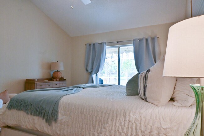 Building Photo - 12828 Meadowbreeze Dr