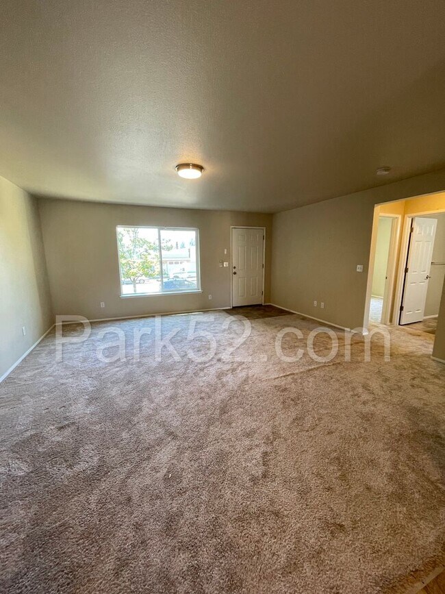 Building Photo - 2 Bedroom, Lower Level Duplex