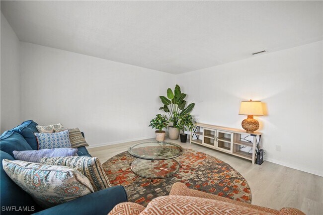 Building Photo - 4607 Bayshore Dr