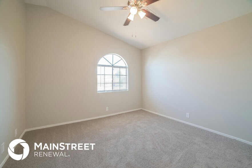 Building Photo - 5212 N 73rd Ln