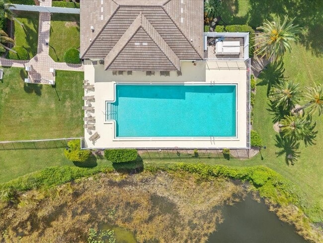 Building Photo - 700 Silk Oak Dr