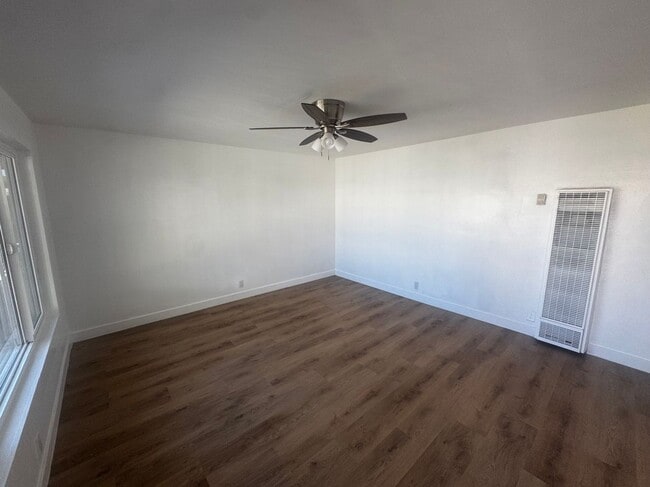 Building Photo - 1499 W 35th Pl
