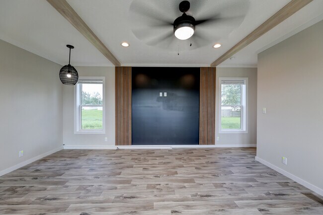 Building Photo - 5233 Clarksville Rd