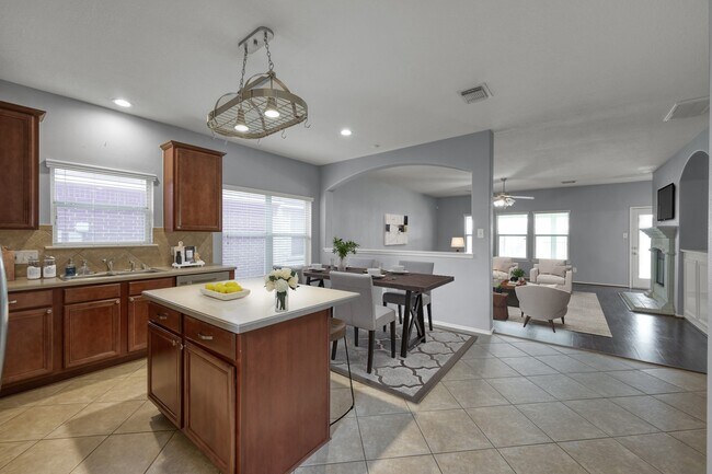 Building Photo - 30327 Deleon Fields Dr