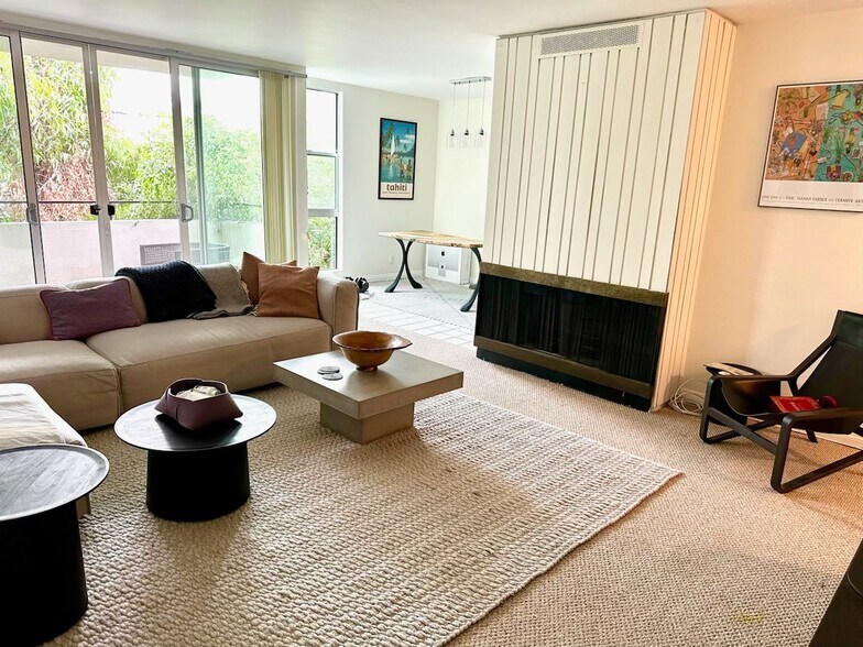 Living Room - 1010 N Kings Rd