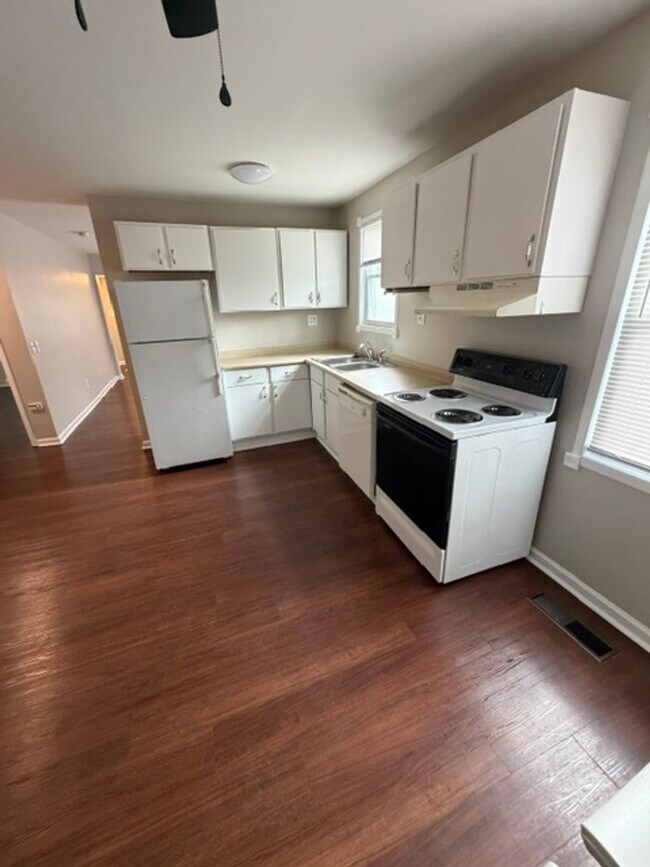 Building Photo - 167 Brockwell Ave