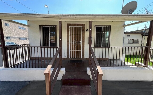 Building Photo - 15012 Lemoli Ave