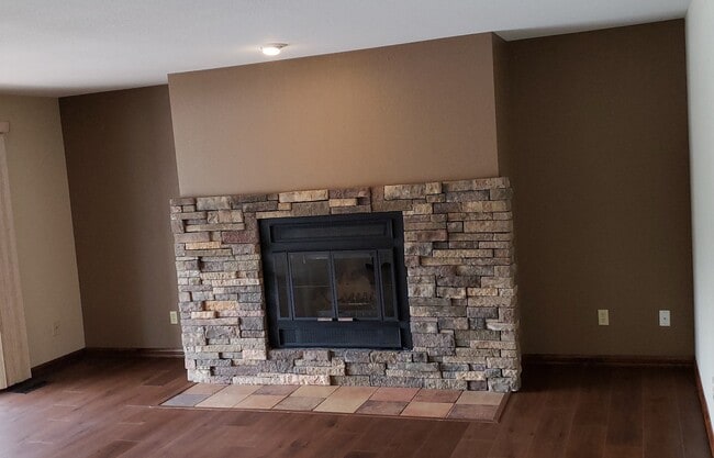Building Photo - Incredible 2 bedroom Condominium with Rive...