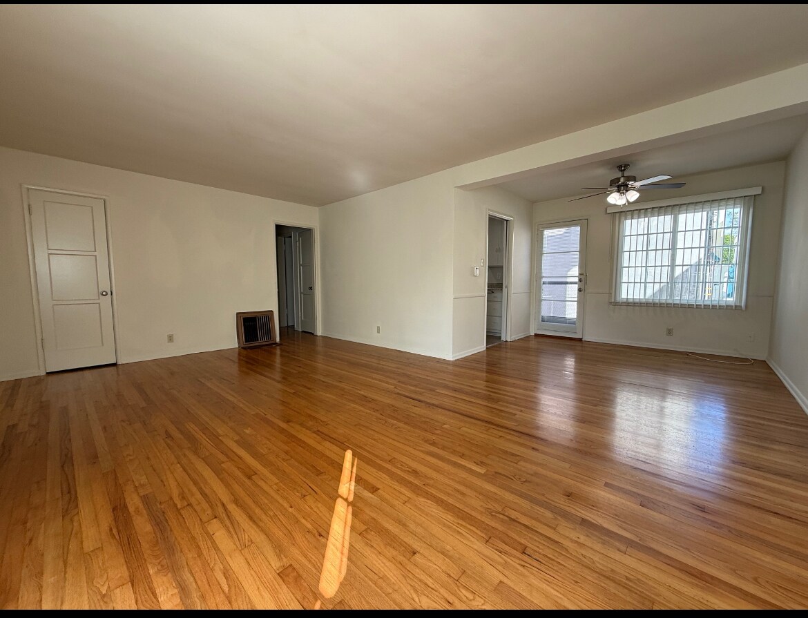 Building Photo - 1121 26th St