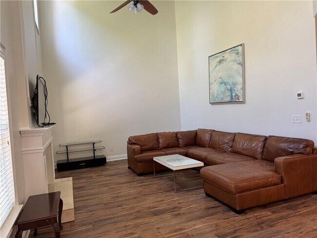 Building Photo - 4913 Green Pointe Way NE