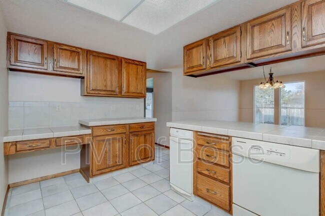 Building Photo - 810 N Horton St